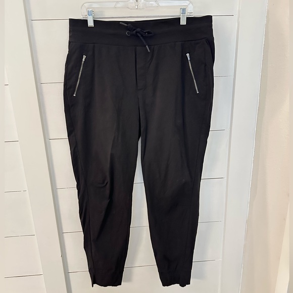 Athleta Pants - ATHLETA 16L TREKKIE NORTH Black woman Mid-Rise casual activewear JOGGER